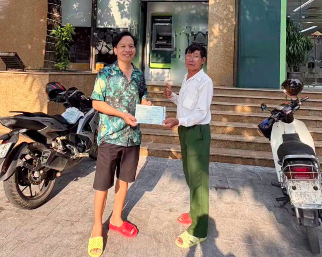 Vụ nh&acirc;n vi&ecirc;n qu&aacute;n thịt d&ecirc; cầm điếu c&agrave;y đuổi đ&aacute;nh nam thanh ni&ecirc;n: Quyết định của chủ nh&agrave; h&agrave;ng- Ảnh 1.