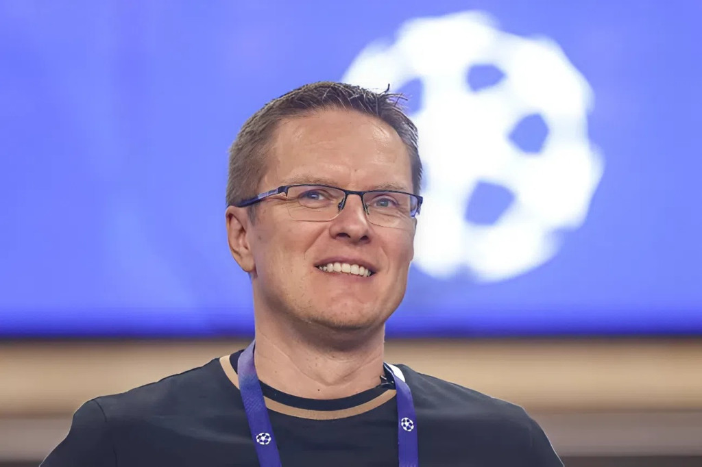 Từng thắng Ai Là Triệu Phú, người chơi dùng tiền thưởng sang Anh học bóng đá, nay làm HLV ở Champions League- Ảnh 2.