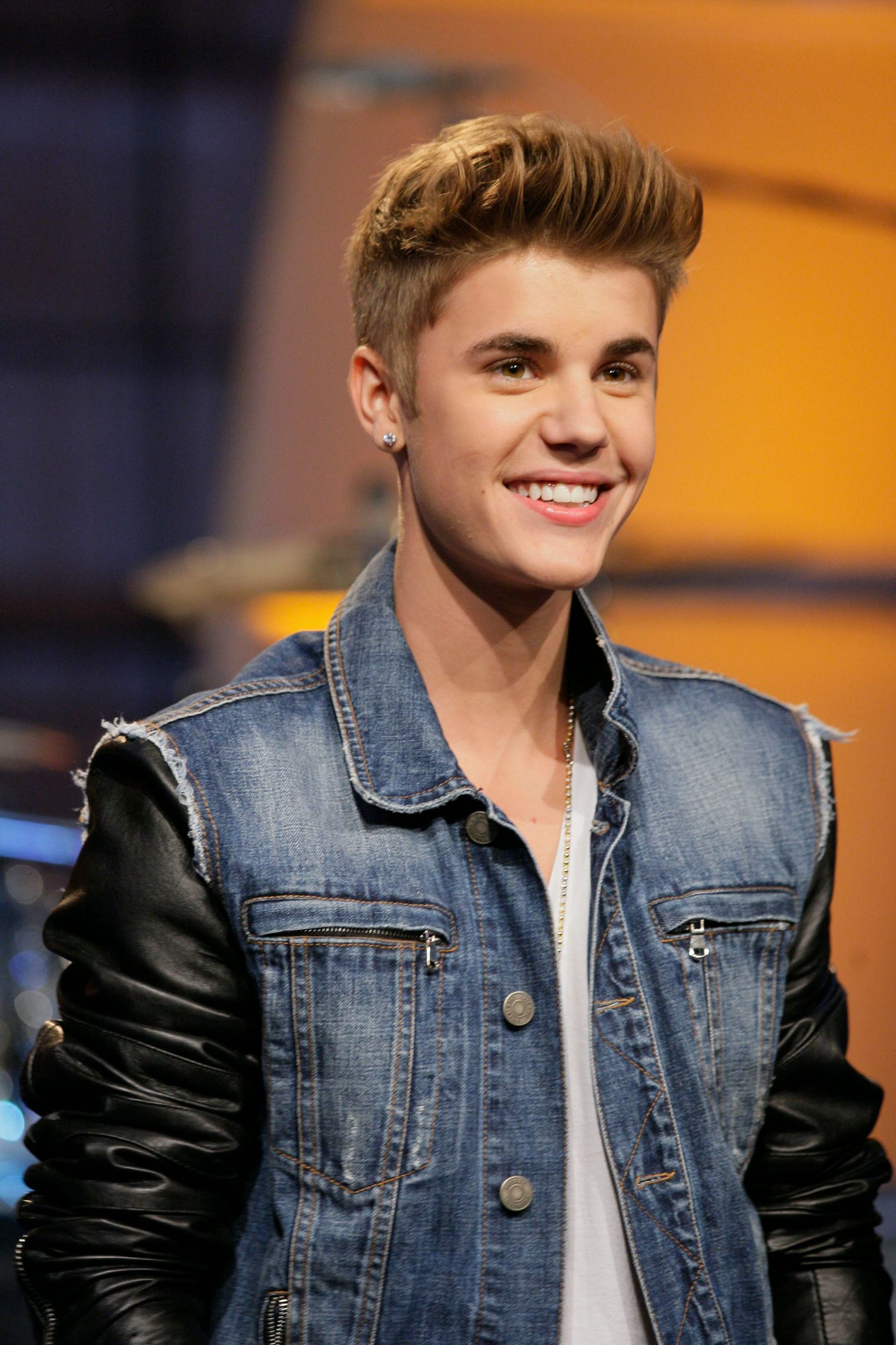 Hot lại ảnh Justin Bieber trong t&ugrave;: Đẹp trai ph&aacute;t sốc!- Ảnh 4.
