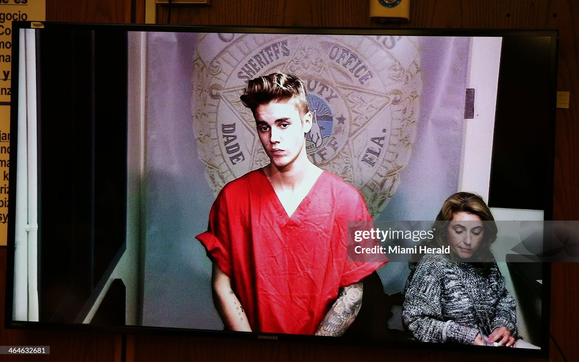 Hot lại ảnh Justin Bieber trong t&ugrave;: Đẹp trai ph&aacute;t sốc!- Ảnh 8.