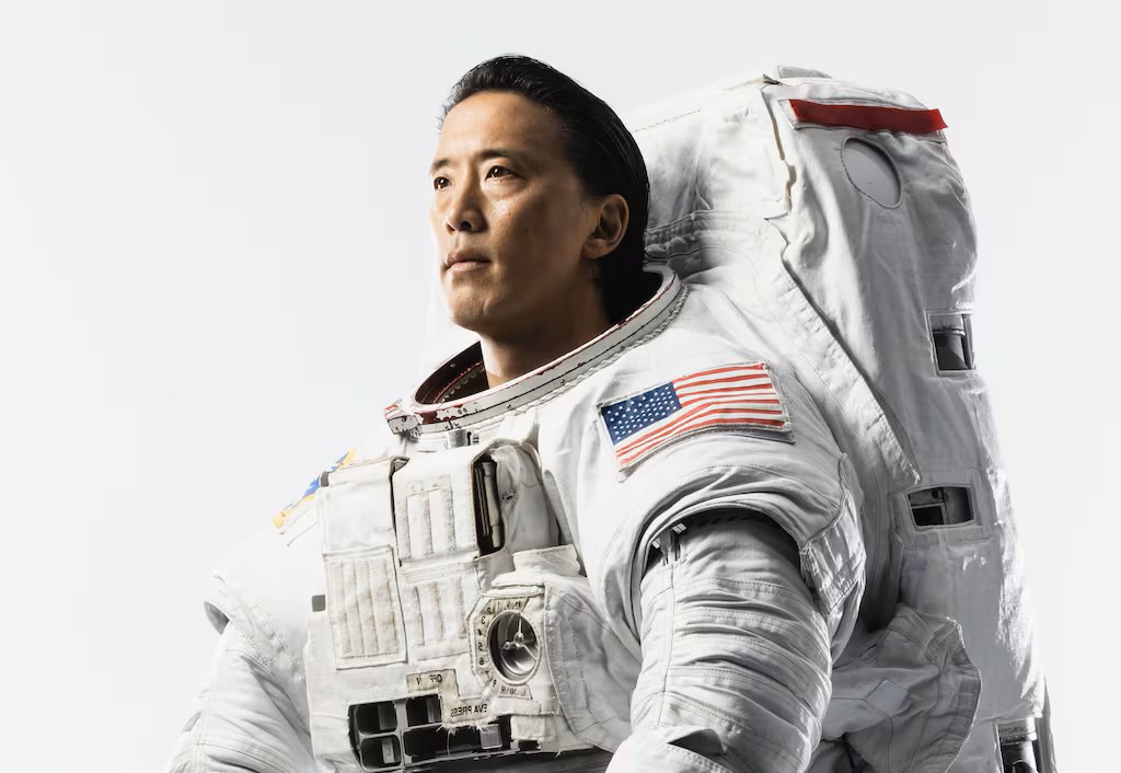 Hồ sơ ‘không tưởng’ của người đàn ông có 3 cuộc đời: Navy SEAL, bác sĩ Harvard, phi hành gia NASA và người vừa quay lại Hải quân ở tuổi 42- Ảnh 1.