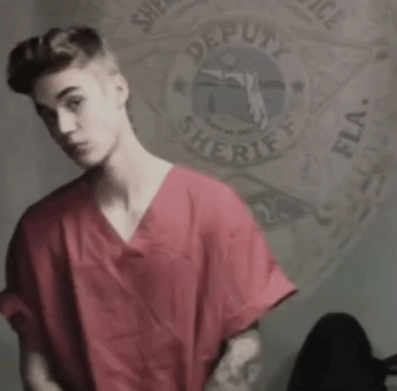 Hot lại ảnh Justin Bieber trong t&ugrave;: Đẹp trai ph&aacute;t sốc!- Ảnh 2.