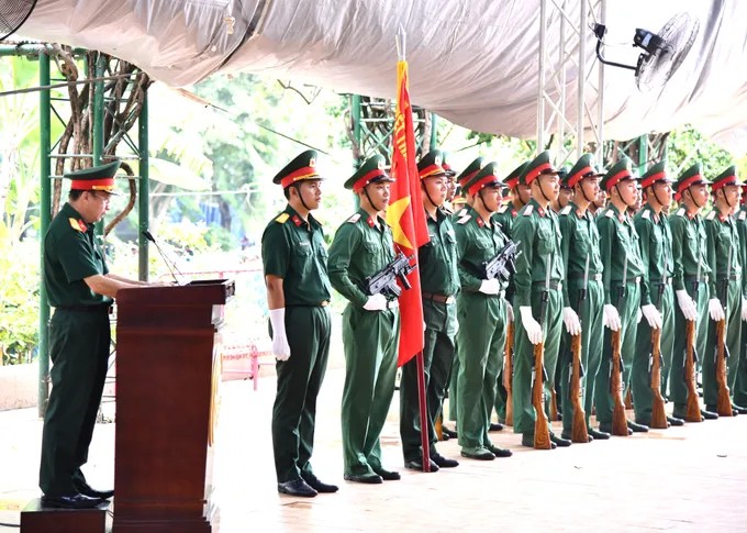 Tổ chức trang trọng lễ tiễn đưa 731 Anh hùng liệt sĩ quy tập tại Công viên Lê Thị Riêng về nơi an nghỉ- Ảnh 2.