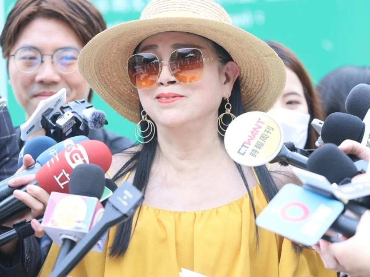 68 tuổi, &ldquo;mỹ nh&acirc;n thượng lưu&rdquo; Đ&agrave;i Loan bất ngờ t&aacute;i xuất: L&agrave;n da căng s&aacute;ng g&acirc;y ch&uacute; &yacute;, h&eacute; lộ b&iacute; quyết dưỡng nhan g&acirc;y tranh c&atilde;i - Ảnh 2.