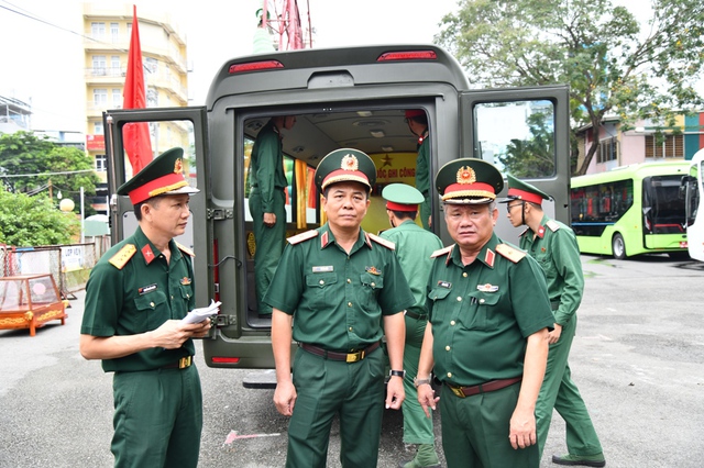 Tổ chức trang trọng lễ tiễn đưa 731 Anh hùng liệt sĩ quy tập tại Công viên Lê Thị Riêng về nơi an nghỉ- Ảnh 3.