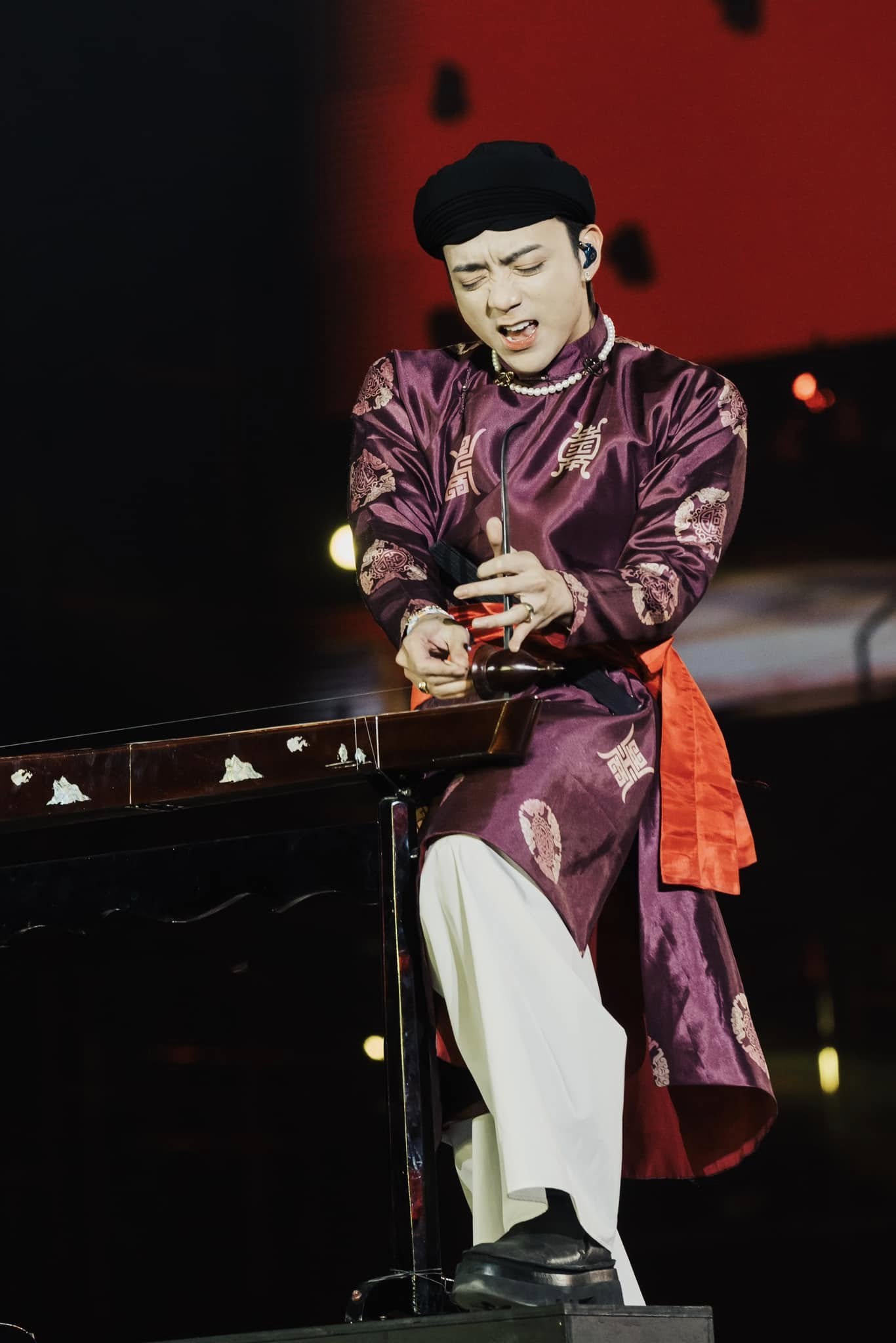 Ca sĩ Việt h&aacute;t 5 b&agrave;i nhận 2 tỷ đồng: 5 tuổi đ&atilde; đi diễn quốc tế, doanh thu phim concert cao nhất mọi thời đại- Ảnh 4.