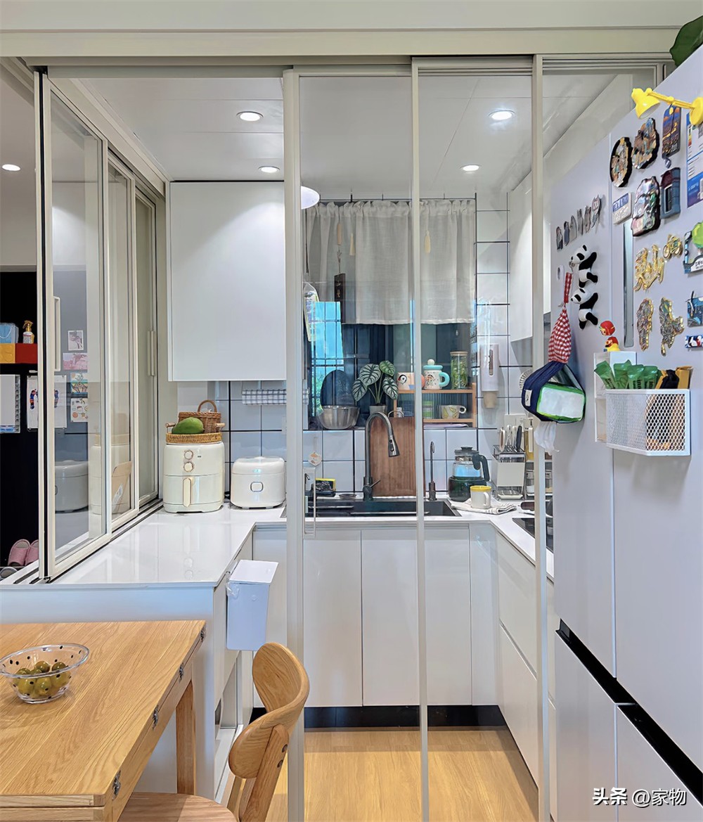 Căn hộ cũ 37m² ở trung tâm thành phố: Chia đôi phòng khách làm thêm phòng ngủ, gia đình 3 người vẫn sống thoải mái- Ảnh 3.