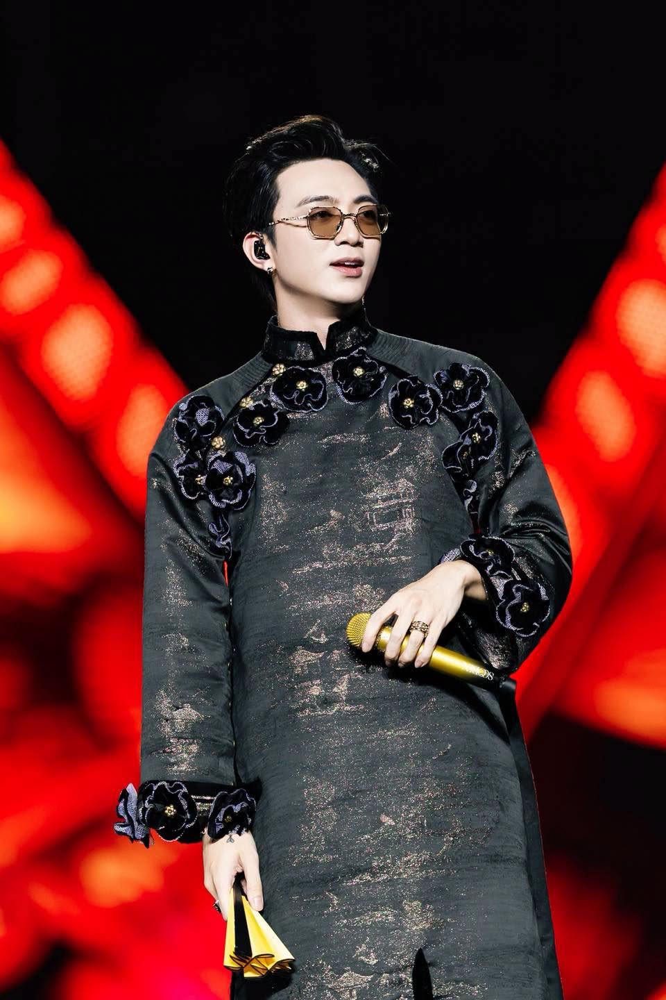 Ca sĩ Việt h&aacute;t 5 b&agrave;i nhận 2 tỷ đồng: 5 tuổi đ&atilde; đi diễn quốc tế, doanh thu phim concert cao nhất mọi thời đại- Ảnh 3.