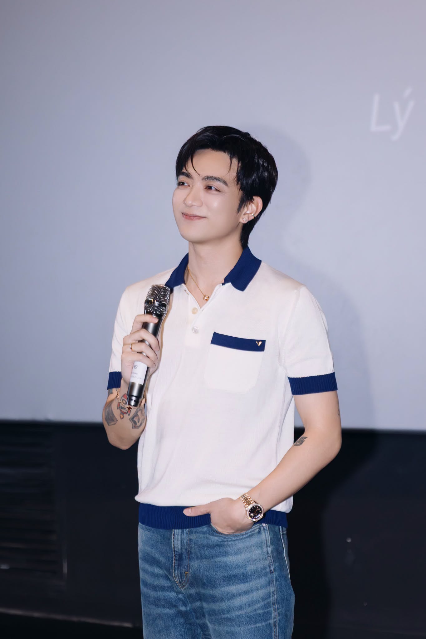 Ca sĩ Việt h&aacute;t 5 b&agrave;i nhận 2 tỷ đồng: 5 tuổi đ&atilde; đi diễn quốc tế, doanh thu phim concert cao nhất mọi thời đại- Ảnh 7.
