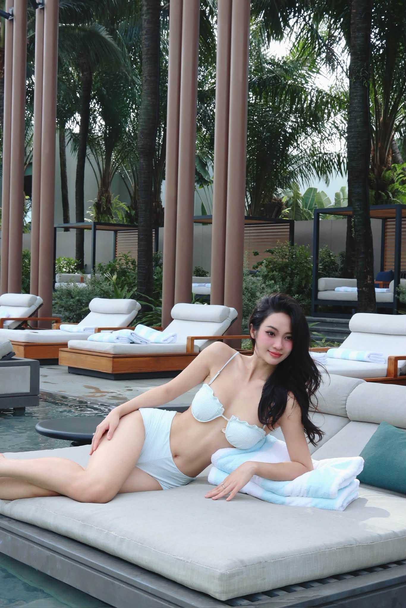 Vũ Thu&yacute; Quỳnh khi sắp "vỡ chum": C&ugrave;ng 1 bộ bikini, b&acirc;y giờ 2 số phận- Ảnh 1.