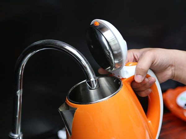5 lời khuyên cho gia đình thường xuyên đun nước uống bằng ấm siêu tốc- Ảnh 1.