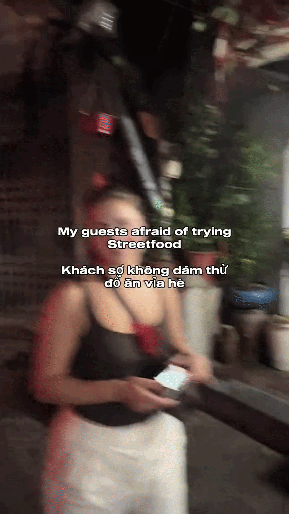 Hai kh&aacute;ch H&agrave; Lan từ r&eacute;n đồ đường phố đến tuy&ecirc;n bố kh&ocirc;ng cần nh&agrave; h&agrave;ng nữa sau t&ocirc; hủ tiếu c&aacute; trộn ở phố cổ H&agrave; Nội- Ảnh 1.