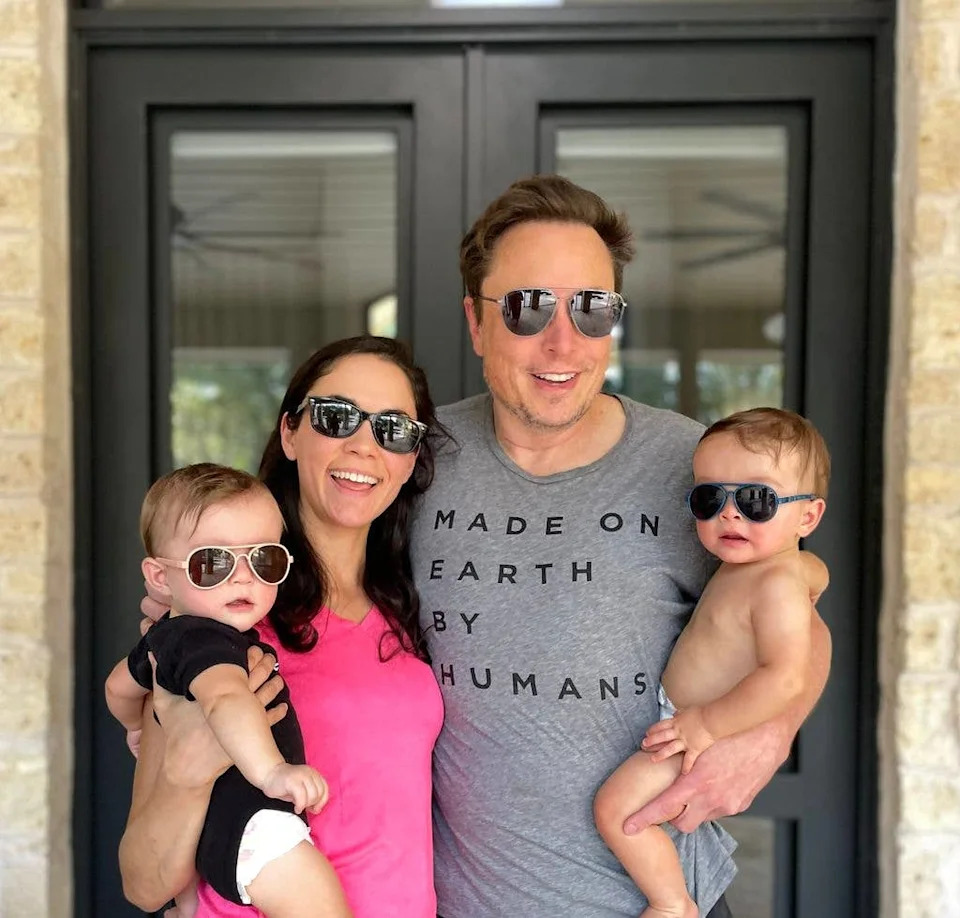 Đến lượt con g&aacute;i 4 tuổi của Elon Musk n&aacute;o loạn truyền th&ocirc;ng v&igrave; qu&aacute; đ&aacute;ng y&ecirc;u: Hồn nhi&ecirc;n "ph&aacute; đ&aacute;m" khi bố đang họp online với cả thế giới- Ảnh 2.