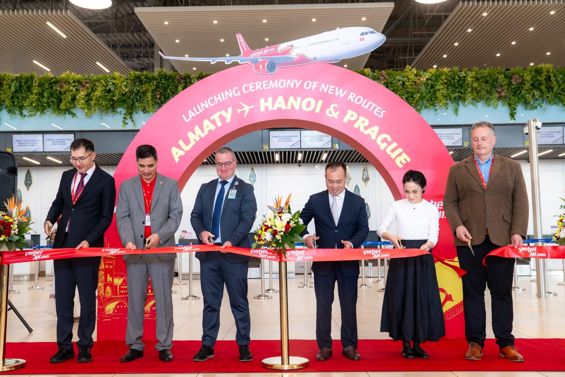 Khai trương đường bay đến Almaty v&agrave; Praha, Vietjet mở th&ecirc;m kết nối giữa Việt Nam v&agrave; thế giới - Ảnh 1.