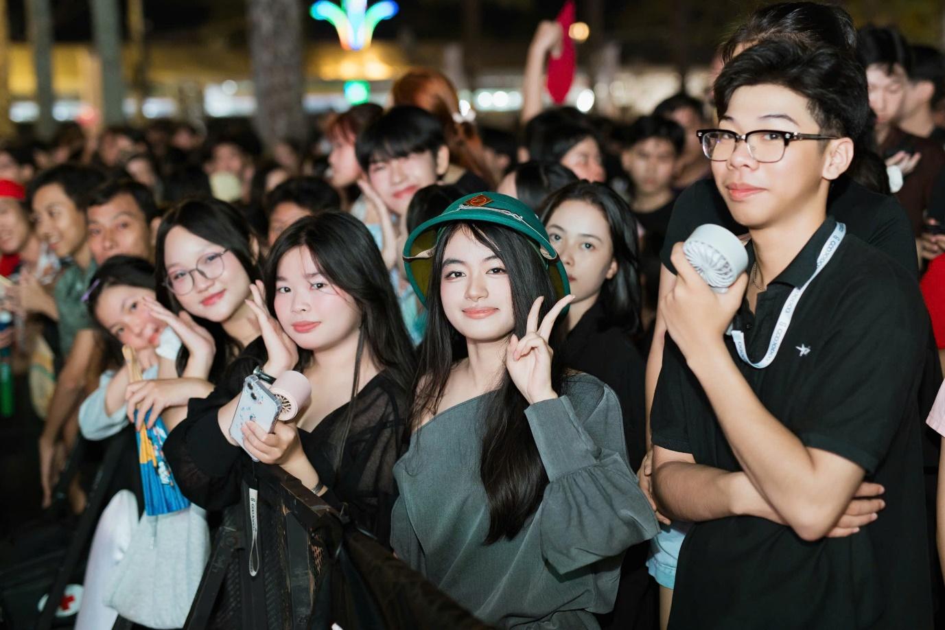 VPBank Music Night b&ugrave;ng nổ, &ldquo;tiếp lửa&rdquo; cho hơn 15.500 runner trước Race Day- Ảnh 4.