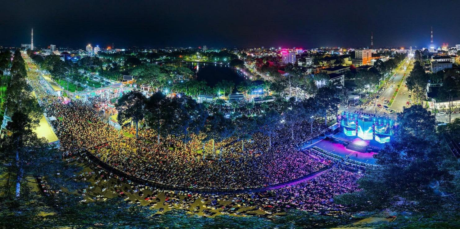 VPBank Music Night b&ugrave;ng nổ, &ldquo;tiếp lửa&rdquo; cho hơn 15.500 runner trước Race Day- Ảnh 7.
