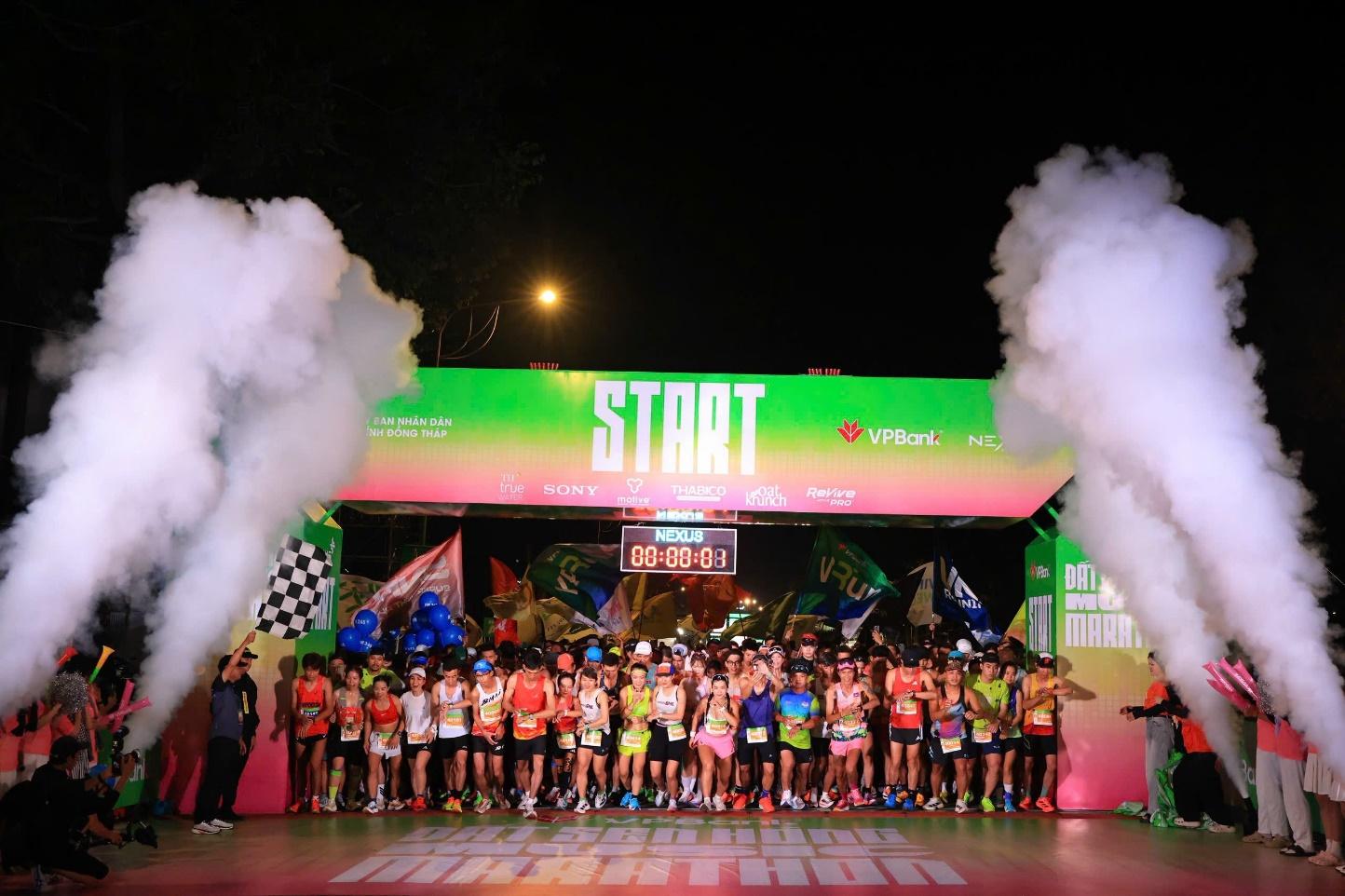 VPBank Music Night b&ugrave;ng nổ, &ldquo;tiếp lửa&rdquo; cho hơn 15.500 runner trước Race Day- Ảnh 9.