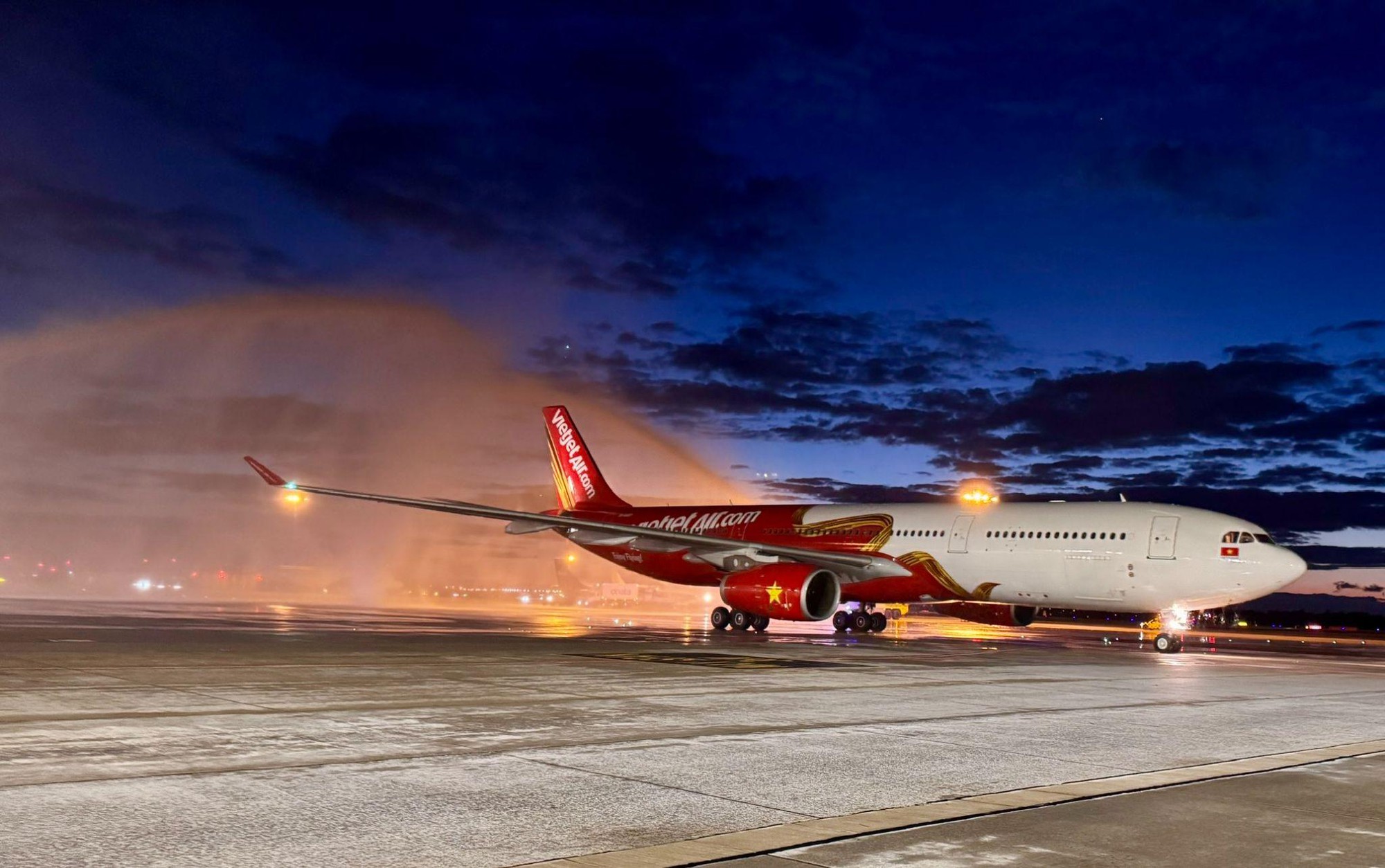 Khai trương đường bay đến Almaty v&agrave; Praha, Vietjet mở th&ecirc;m kết nối giữa Việt Nam v&agrave; thế giới - Ảnh 2.