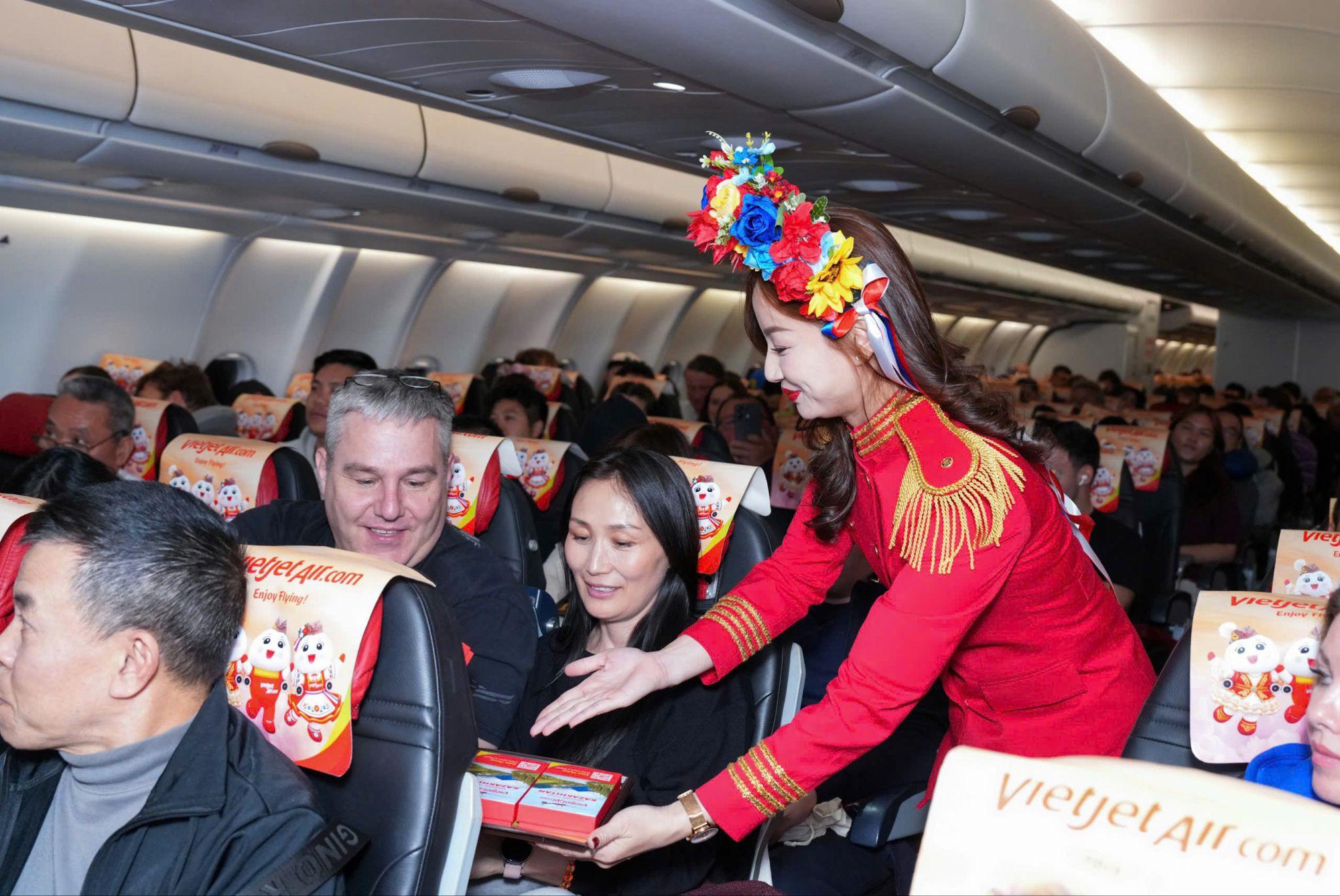 Khai trương đường bay đến Almaty v&agrave; Praha, Vietjet mở th&ecirc;m kết nối giữa Việt Nam v&agrave; thế giới - Ảnh 4.