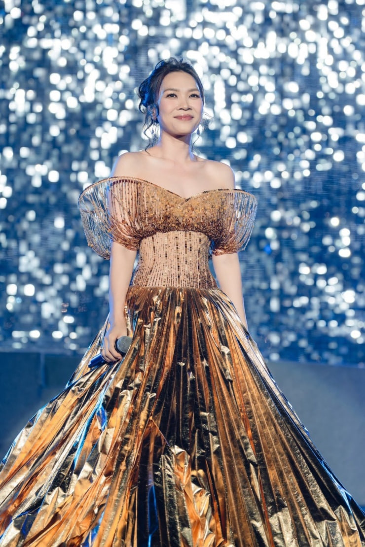 Nữ ca sĩ số 1 Việt Nam trẻ đẹp kh&oacute; tin tại show thời trang- Ảnh 10.