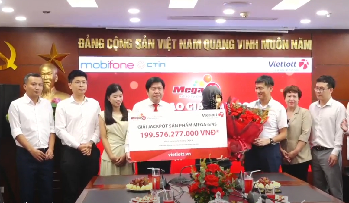 Mua v&eacute; số 20.000 đồng, người phụ nữ An Giang tr&uacute;ng gần 200 tỷ đồng, lập kỷ lục sau 10 năm- Ảnh 1.