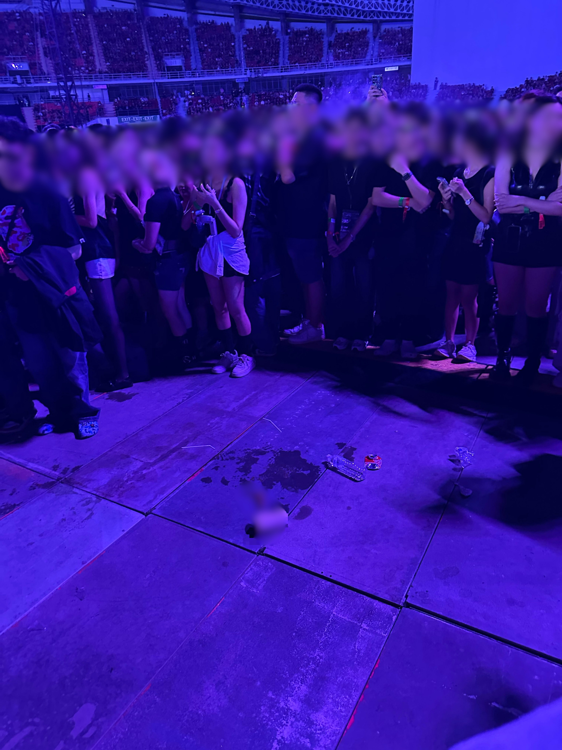 Kh&aacute;n giả &ldquo;đi nặng&rdquo; ở concert The Weeknd chặng Th&aacute;i Lan, fan Việt t&aacute; hoả- Ảnh 3.