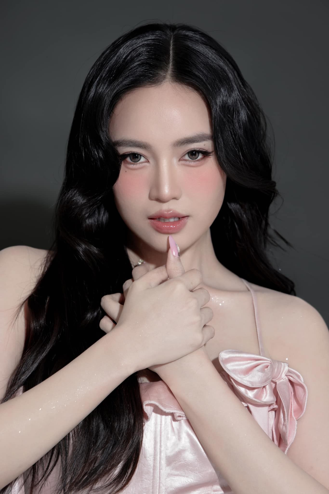 C&ocirc; g&aacute;i Việt được đặc c&aacute;ch tốt nghiệp đại học v&igrave; qu&aacute; đẳng cấp, đẹp đến mức h&uacute;t 13,7 tỷ view- Ảnh 1.