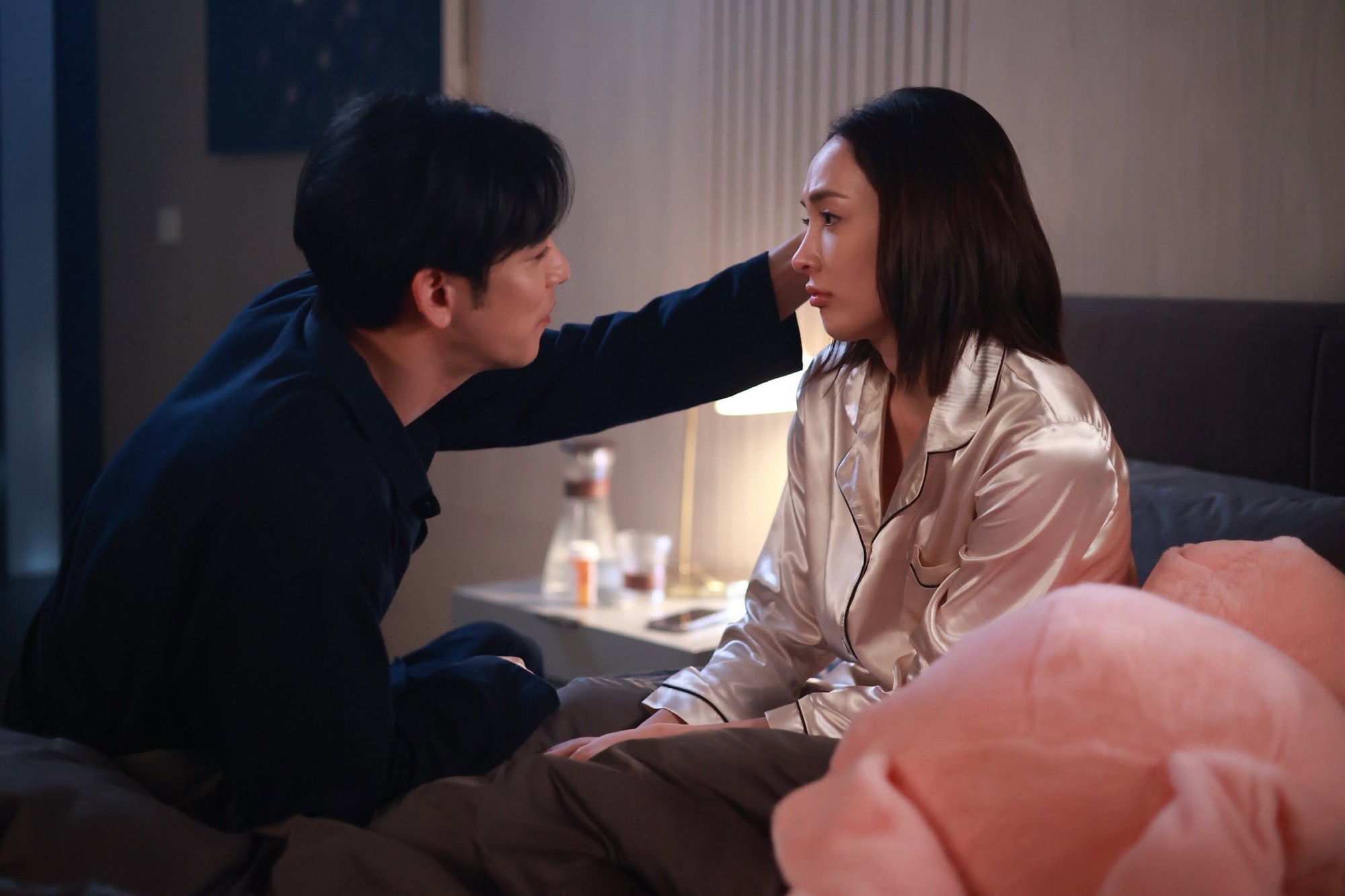 Phim 18+ đang khiến netizen Việt bức xúc: Cảnh nóng tăng cấp độ theo từng tập, sốc nhất là hành động của cặp chính- Ảnh 2.