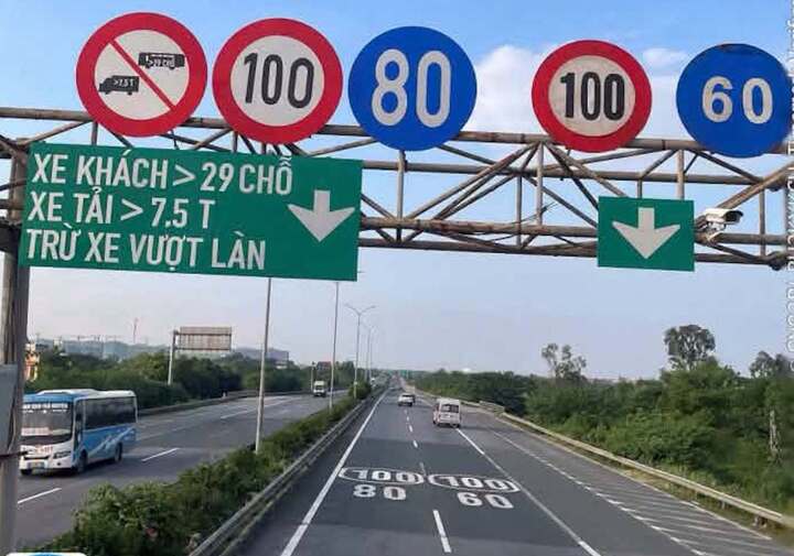 Từ 20/10, CSGT sẽ xử phạt xe &ldquo;r&ugrave;a b&ograve;&rdquo; b&aacute;m l&agrave;n tr&aacute;i tr&ecirc;n cao tốc Cầu Giẽ - Cao Bồ- Ảnh 1.