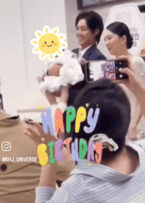 Kim Hyun Joong (Vườn Sao Băng) lần đầu ti&ecirc;n xuất hiện c&ugrave;ng vợ v&agrave; con g&aacute;i &uacute;t, nhan sắc nửa kia b&iacute; ẩn g&acirc;y ch&uacute; &yacute;- Ảnh 2.