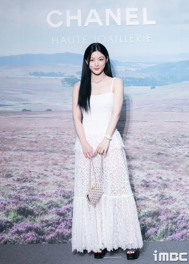 Kim Yoo Jung đổi style gái Mỹ- Ảnh 9.