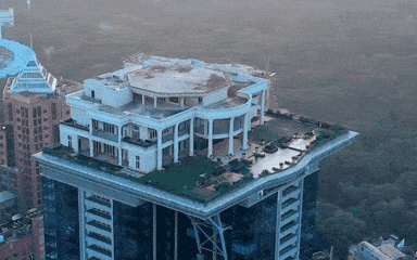 Tỷ ph&uacute; ng&agrave;nh đồ uống chi hơn 500 tỷ x&acirc;y dinh thự tr&ecirc;n n&oacute;c t&ograve;a th&aacute;p chọc trời, cuối c&ugrave;ng lại kh&ocirc;ng được ở - Ảnh 1.