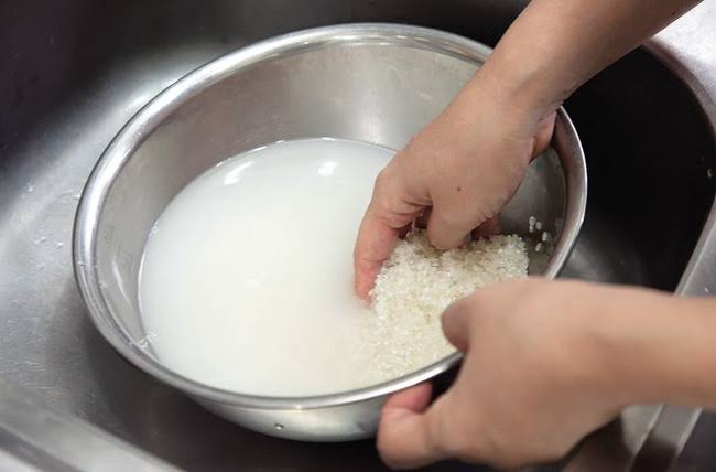 Nhiều người nấu cơm sai c&aacute;ch: Đ&acirc;y l&agrave; 7 c&aacute;ch biến cơm trắng th&ocirc;ng thường th&agrave;nh "cơm v&agrave;ng bổ dưỡng"! - Ảnh 4.
