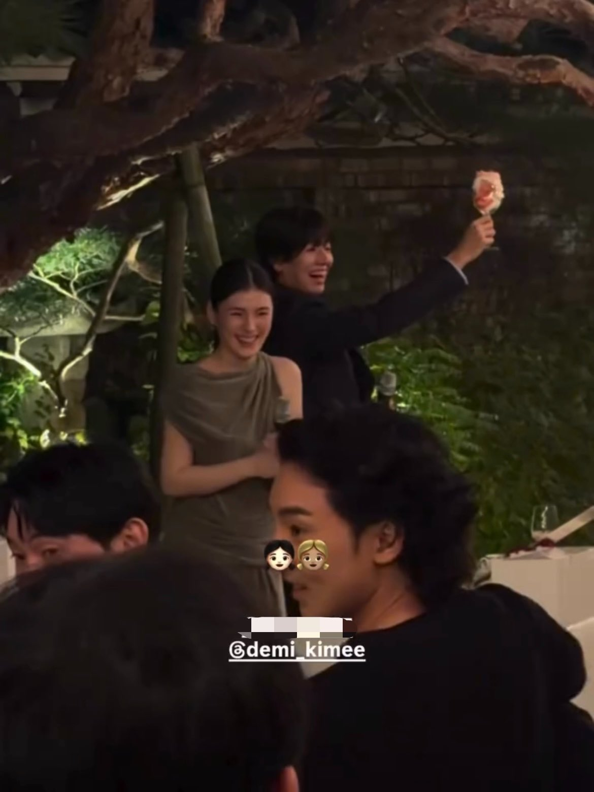 Mỹ nh&acirc;n Qu&acirc;n Vương Bất Diệt b&iacute; mật cưới chả ai biết, nhờ Kim Go Eun tiết lộ mới thấy h&ocirc;n lễ to&agrave;n sao- Ảnh 10.