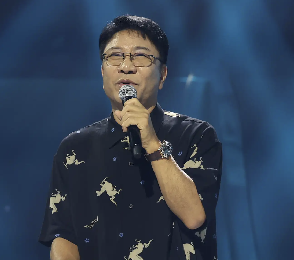 Cụ &ocirc;ng 74 tuổi l&agrave;m chao đảo showbiz H&agrave;n Quốc- Ảnh 1.