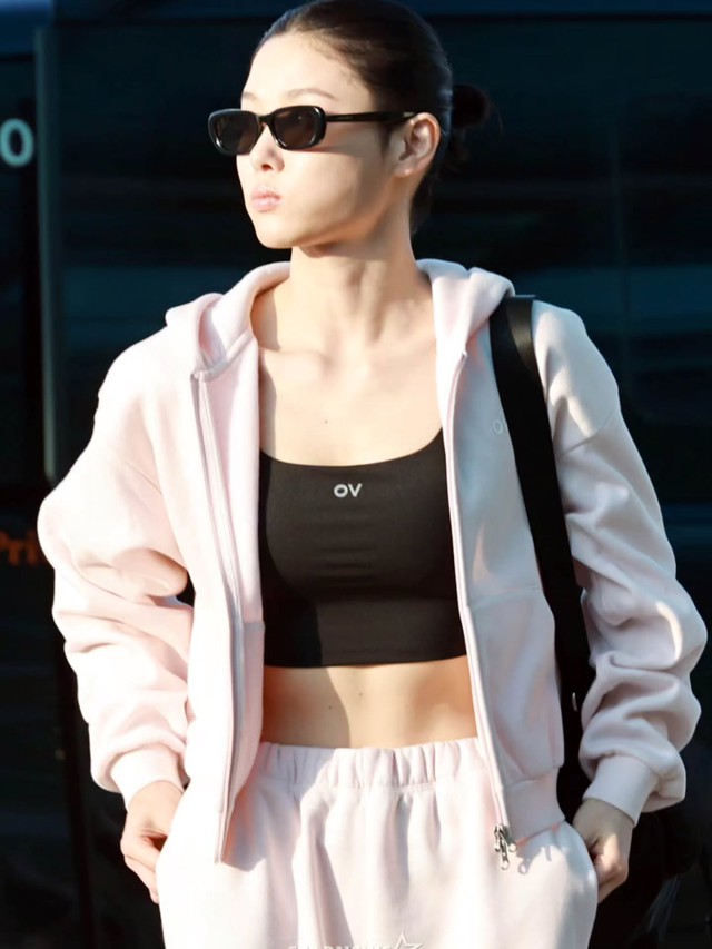 Kim Yoo Jung đổi style gái Mỹ- Ảnh 3.