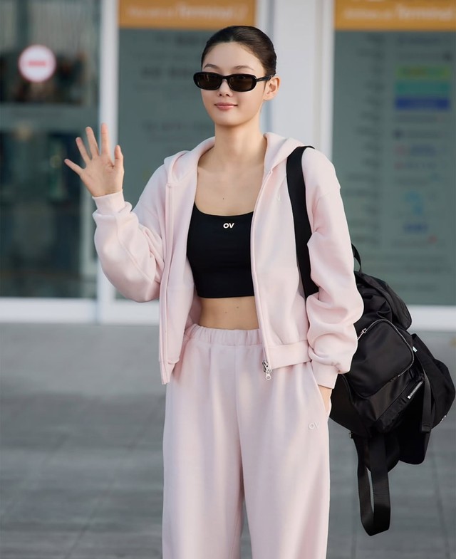 Kim Yoo Jung đổi style gái Mỹ- Ảnh 2.