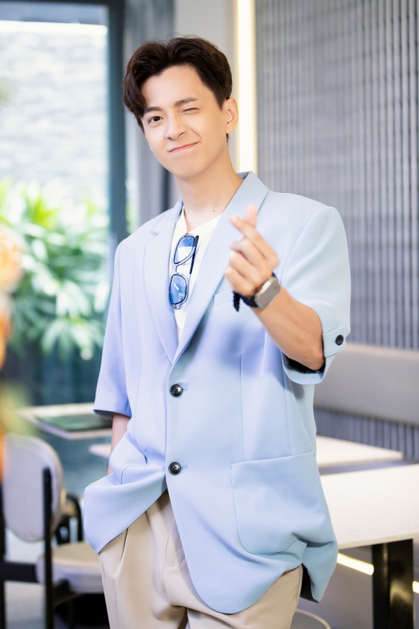 Th&agrave;nh vi&ecirc;n trụ cột của 2 Ng&agrave;y 1 Đ&ecirc;m: Sống ở penthouse đập th&ocirc;ng 3 tầng, gi&agrave;u ngầm c&oacute; tiếng trong showbiz- Ảnh 1.