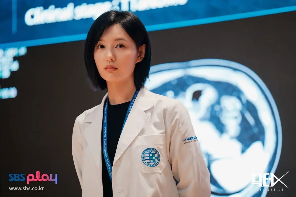 3 mỹ nh&acirc;n đang khuấy đảo m&agrave;n ảnh H&agrave;n: Doctor X của Kim Ji Won đạt rating cao ngất vẫn bị ch&ecirc; tơi tả - Ảnh 2.
