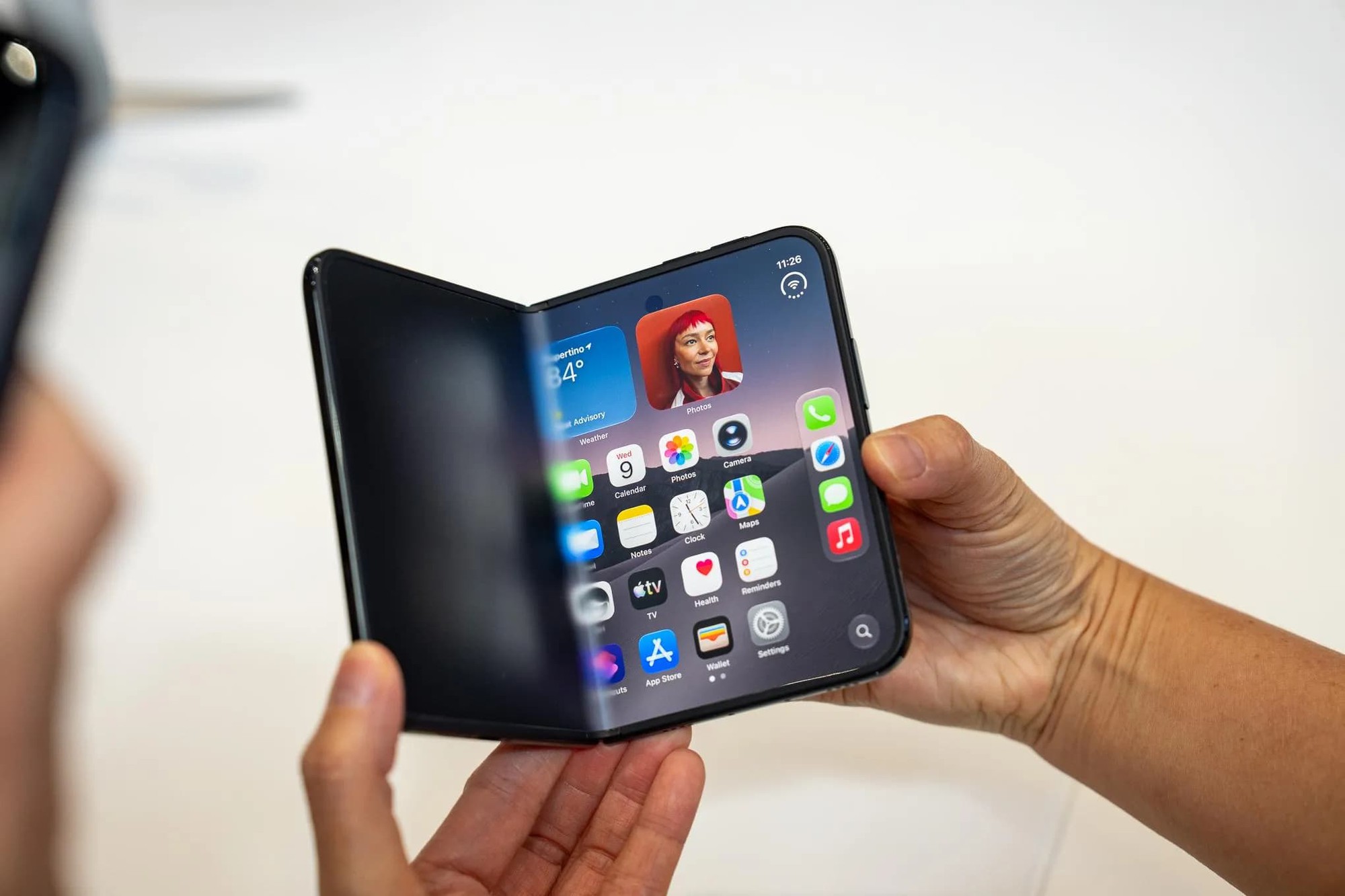 Muốn mua iPhone Duo, kh&aacute;ch Việt phải đặt cọc tới 30 triệu đồng- Ảnh 2.