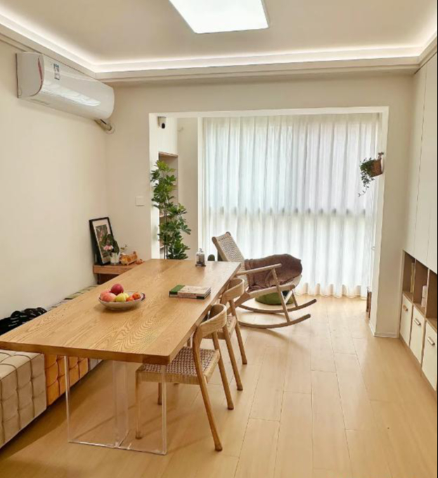 Bỏ bàn trà để đặt bàn dài trong phòng khách đang thành xu hướng: Nhìn thì mê nhưng nhiều người ở vài tháng đã muốn đổi lại- Ảnh 1.