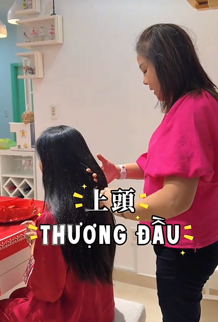 Đ&aacute;m cưới hot nhất khu chợ Lớn: Loạt nghi lễ lạ l&ugrave;ng k&eacute;o d&agrave;i 6 tiếng khiến kh&aacute;ch mời đi từ ngạc nhi&ecirc;n n&agrave;y đến ngỡ ng&agrave;ng kh&aacute;c- Ảnh 4.