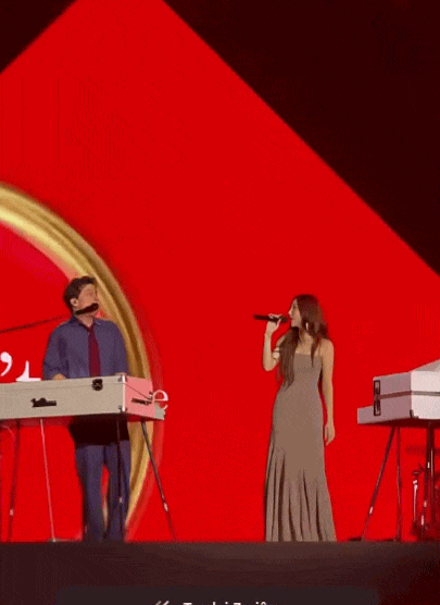 Thấy t&igrave;nh cũ Selena Gomez tương t&aacute;c ngọt lịm b&ecirc;n đại mỹ nh&acirc;n, cả c&otilde;i mạng r&eacute;o gọi: "L&agrave;m ơn đưa Selena đến đ&acirc;y!"- Ảnh 2.