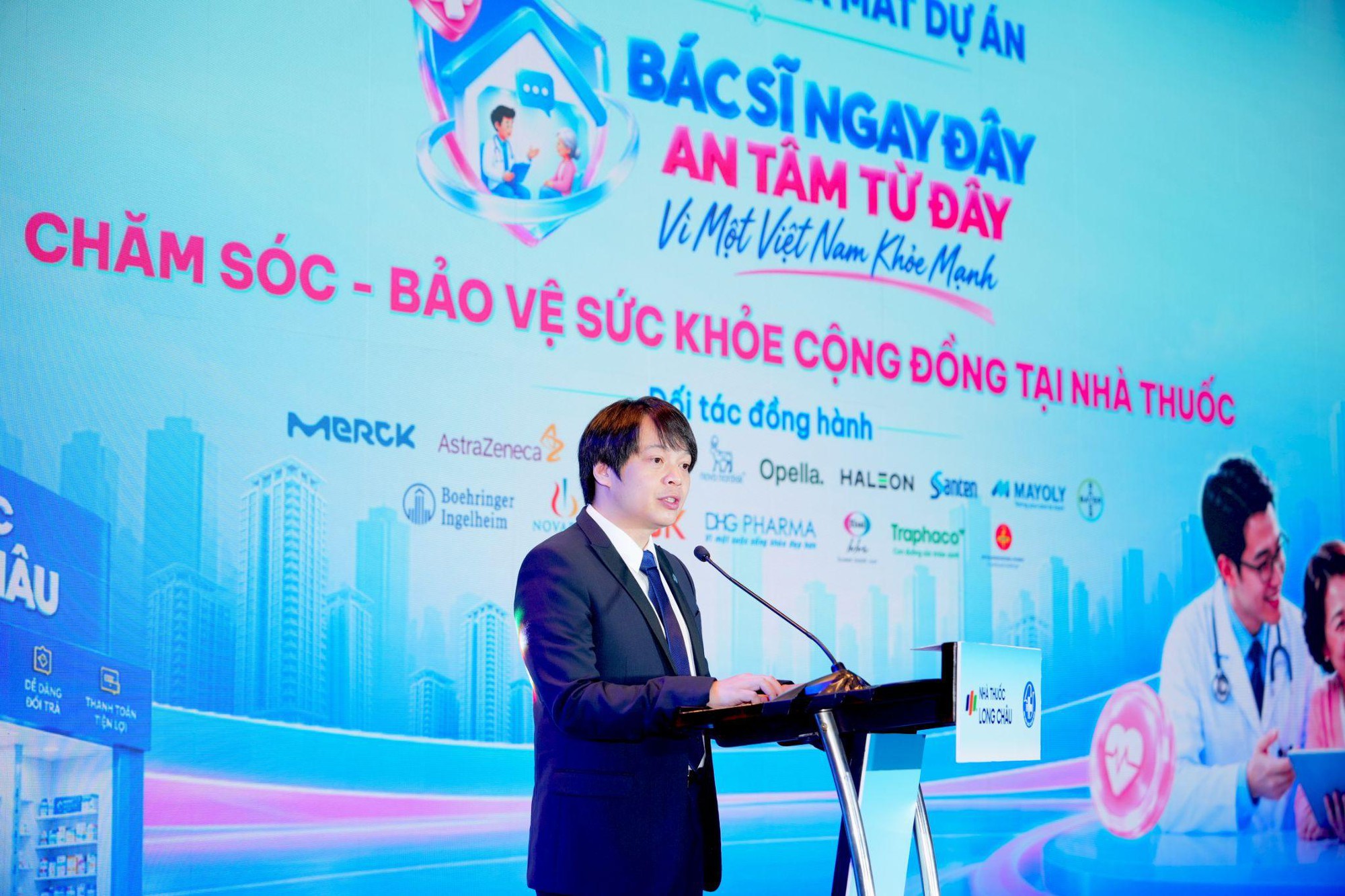 Đưa bác sĩ đến nhà thuốc: Long Châu cùng Hội Thầy thuốc trẻ Việt Nam nâng chuẩn chăm sóc sức khỏe cộng đồng - Ảnh 2.