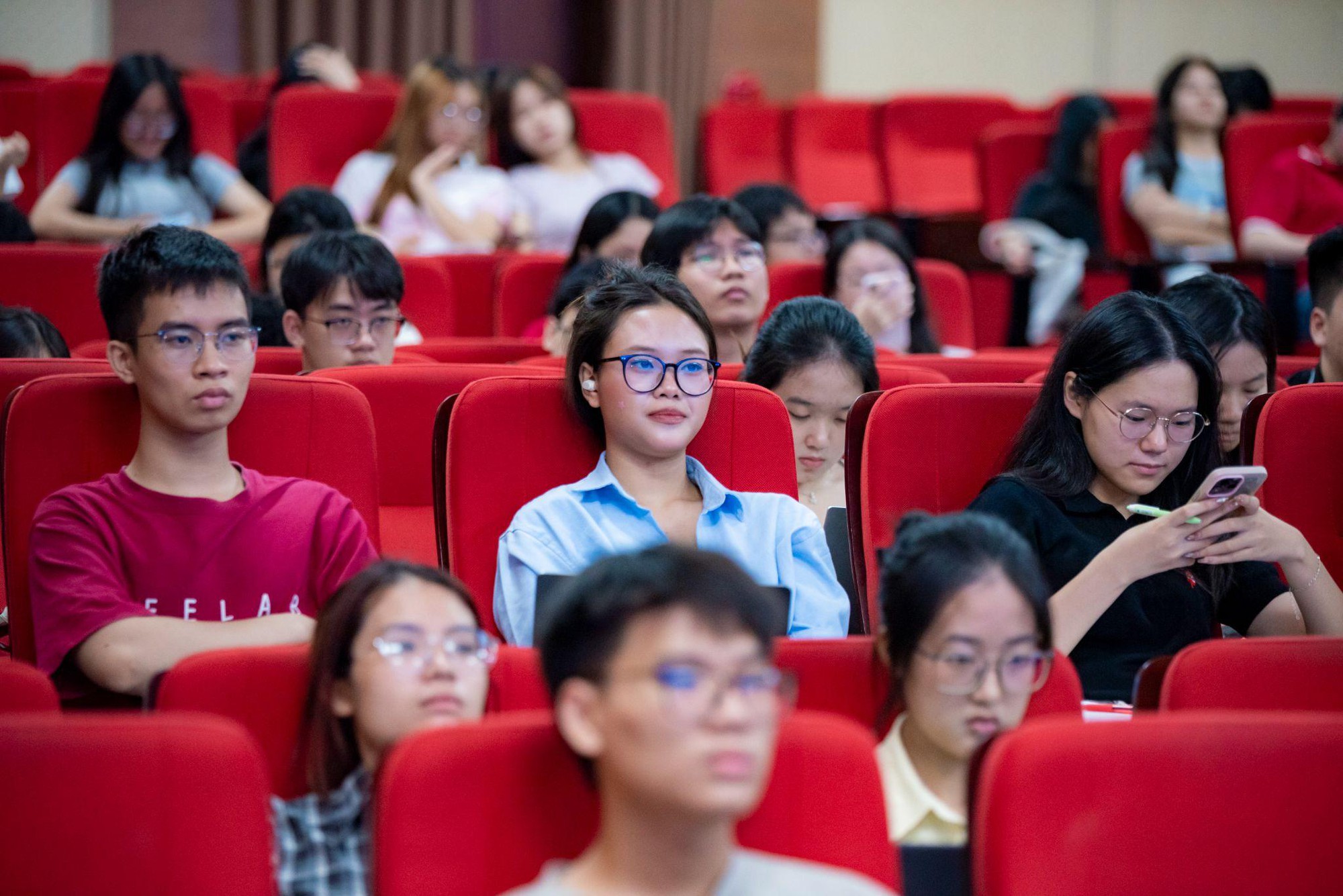 Giám đốc Nhân sự FPT: Biết sử dụng AI chưa đủ để cạnh tranh trên thị trường lao động - Ảnh 1.