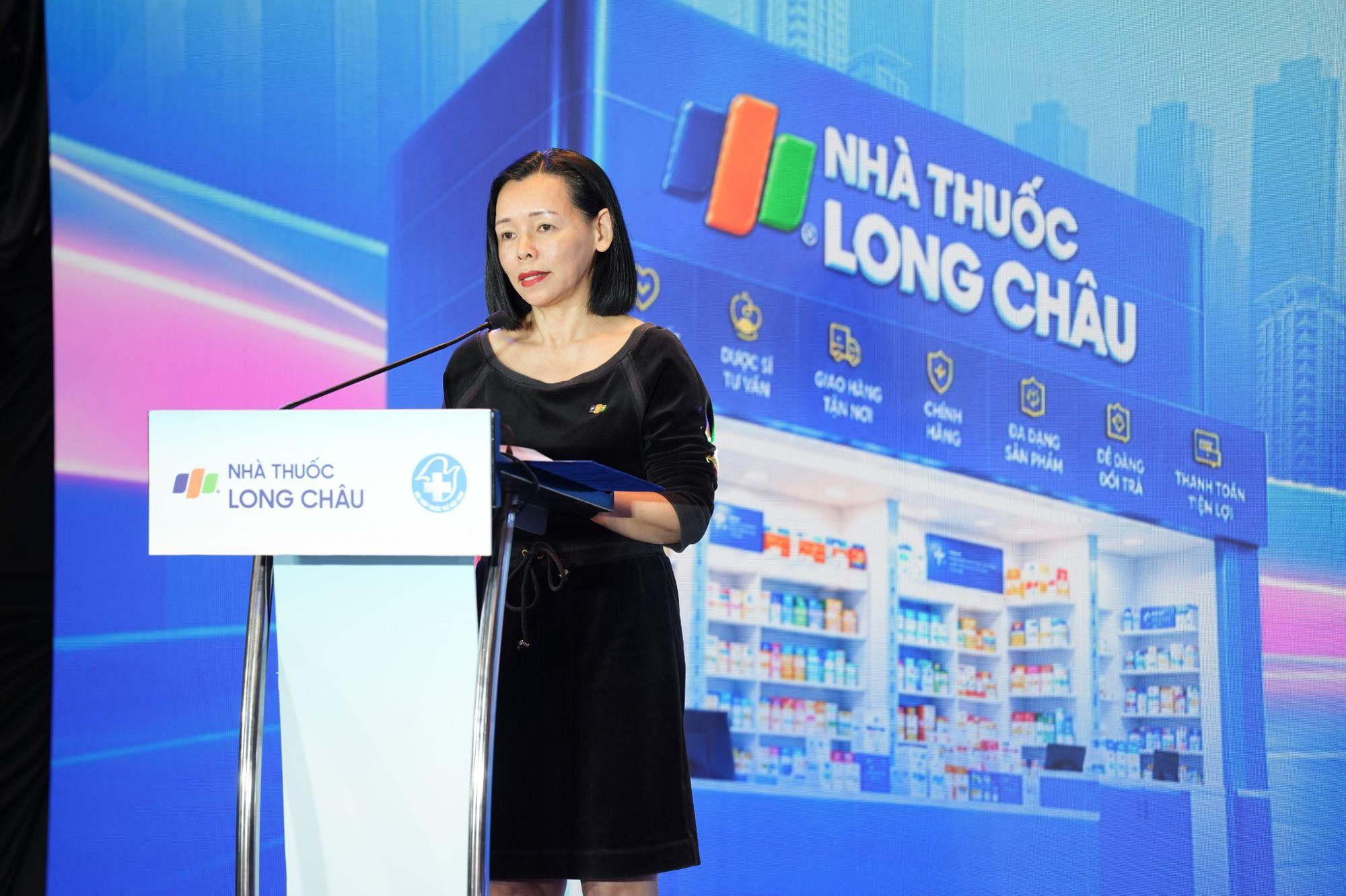 Đưa bác sĩ đến nhà thuốc: Long Châu cùng Hội Thầy thuốc trẻ Việt Nam nâng chuẩn chăm sóc sức khỏe cộng đồng - Ảnh 3.