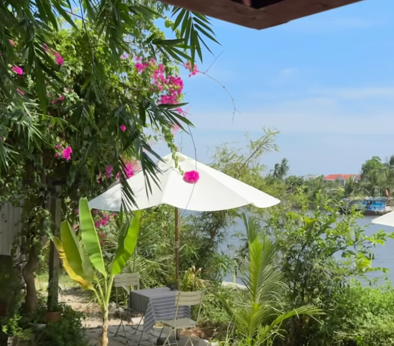 Kh&aacute;ch ph&agrave;n n&agrave;n qu&aacute;n c&agrave; ph&ecirc; nổi tiếng ở Hội An: Ảnh tr&ecirc;n mạng lung linh, đến nơi mới ng&atilde; ngửa, nội quy hạn chế chụp ảnh g&acirc;y tranh c&atilde;i- Ảnh 9.