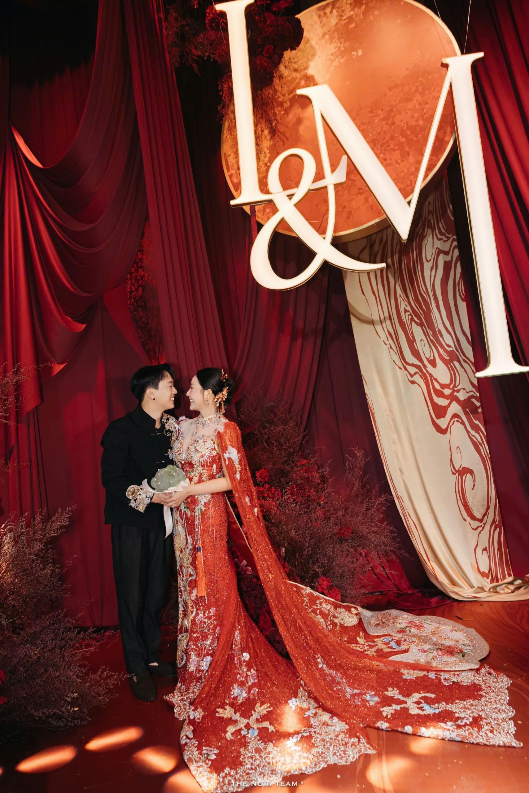 Đ&aacute;m cưới hot nhất khu chợ Lớn: Loạt nghi lễ lạ l&ugrave;ng k&eacute;o d&agrave;i 6 tiếng khiến kh&aacute;ch mời đi từ ngạc nhi&ecirc;n n&agrave;y đến ngỡ ng&agrave;ng kh&aacute;c- Ảnh 15.