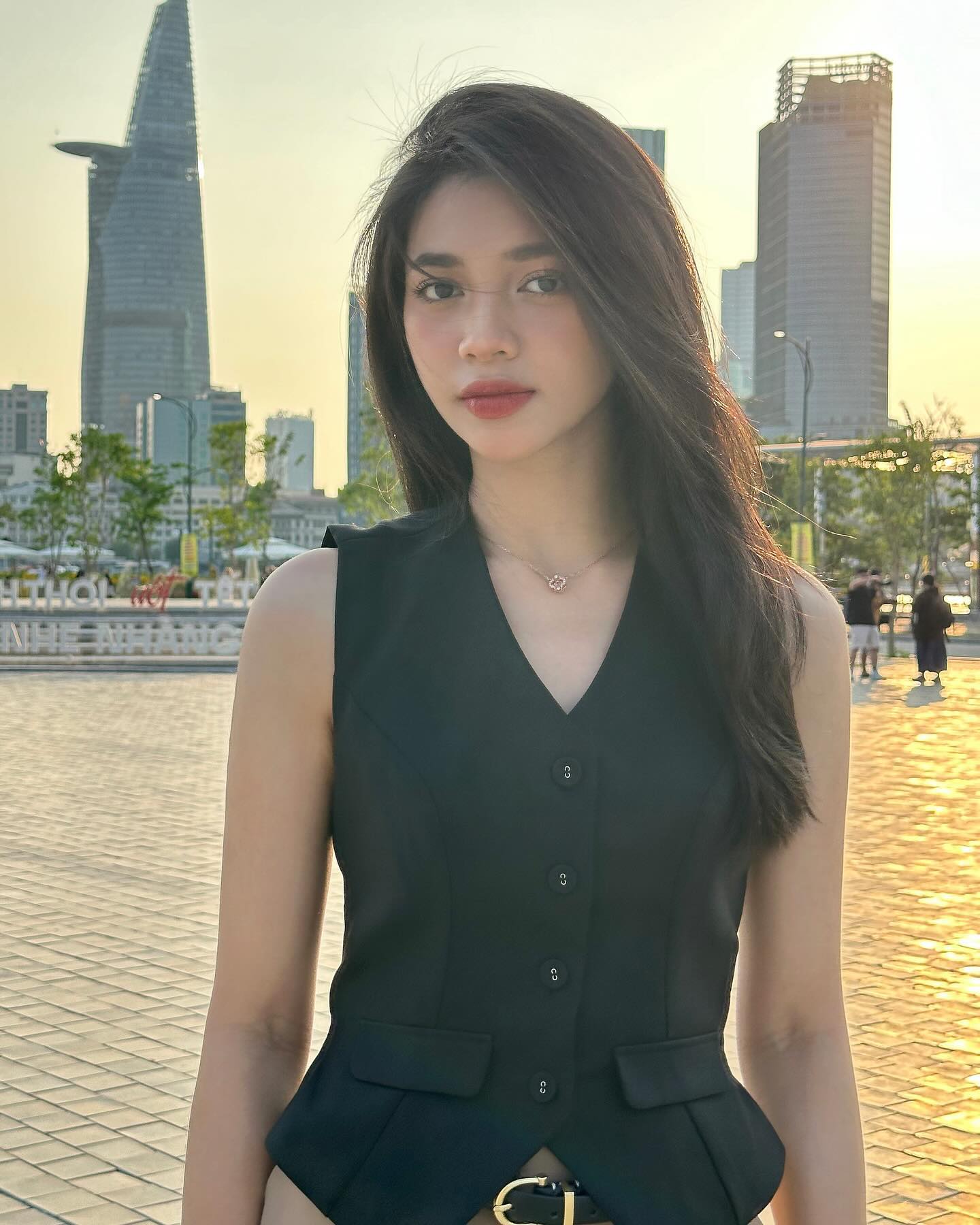 Mỹ nhân phim trăm tỷ ngồi ăn cũng được khen đẹp từ mặt đến tay- Ảnh 8.