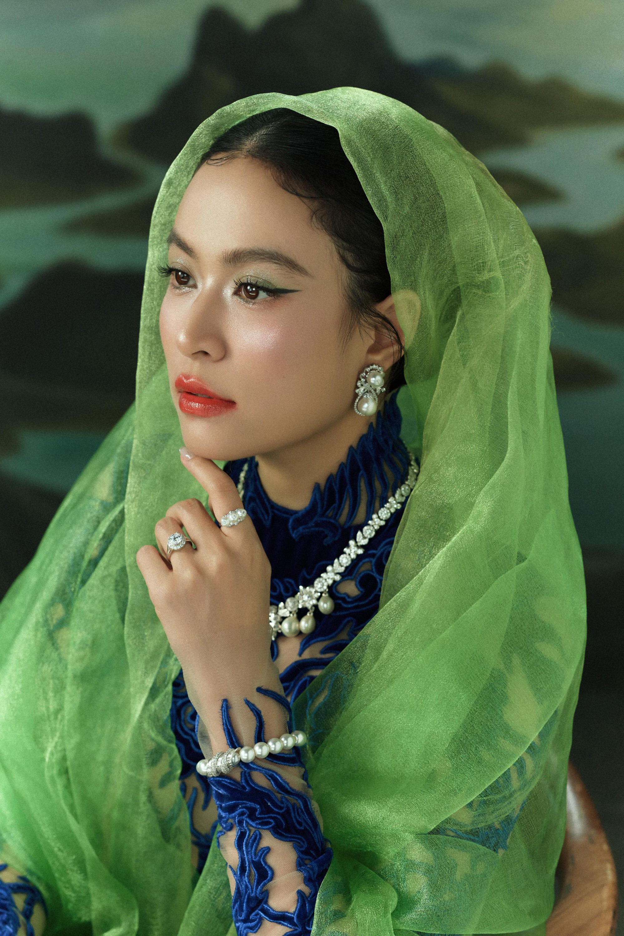 Ho&agrave;ng Th&ugrave;y Linh viết tiếp c&acirc;u chuyện Việt Nam: Vũ trụ văn h&oacute;a "ra tr&ograve;", thầy d&ugrave;i l&agrave; ai m&agrave; chao đảo c&otilde;i mạng? - Ảnh 11.